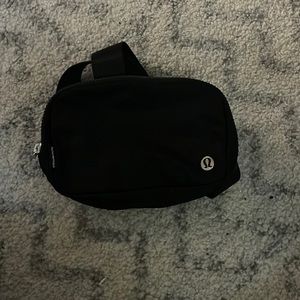 Lululemon belt bag NWT